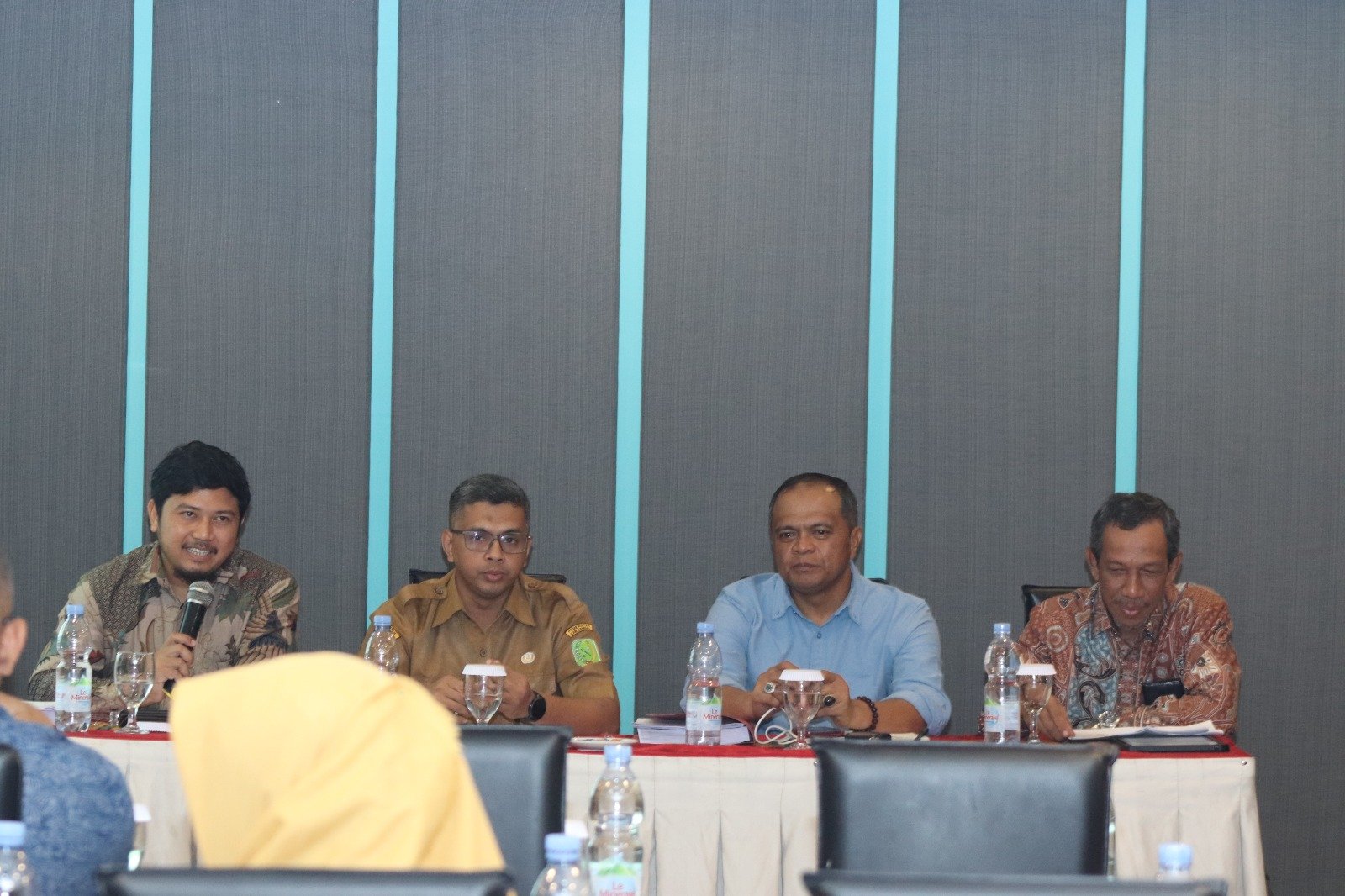 Pansus I DPRD Kabupaten Sambas bersama pemerintah daeah membahas Raperda tentang RPJPD tahun 2025-2045