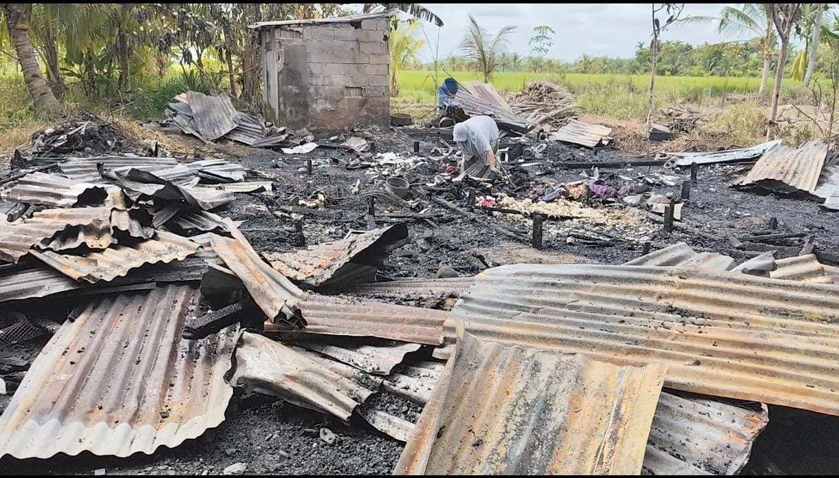 Rumah kediaman ibu Latifah yang hangus terbakar rata dengan tanah