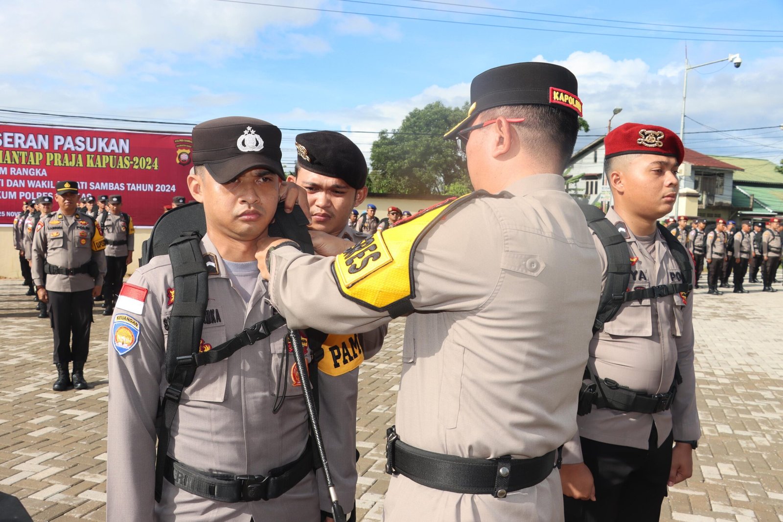 Kapolres Sambas Gelar Apel Pergeseran Pasukan Pengamanan TPS