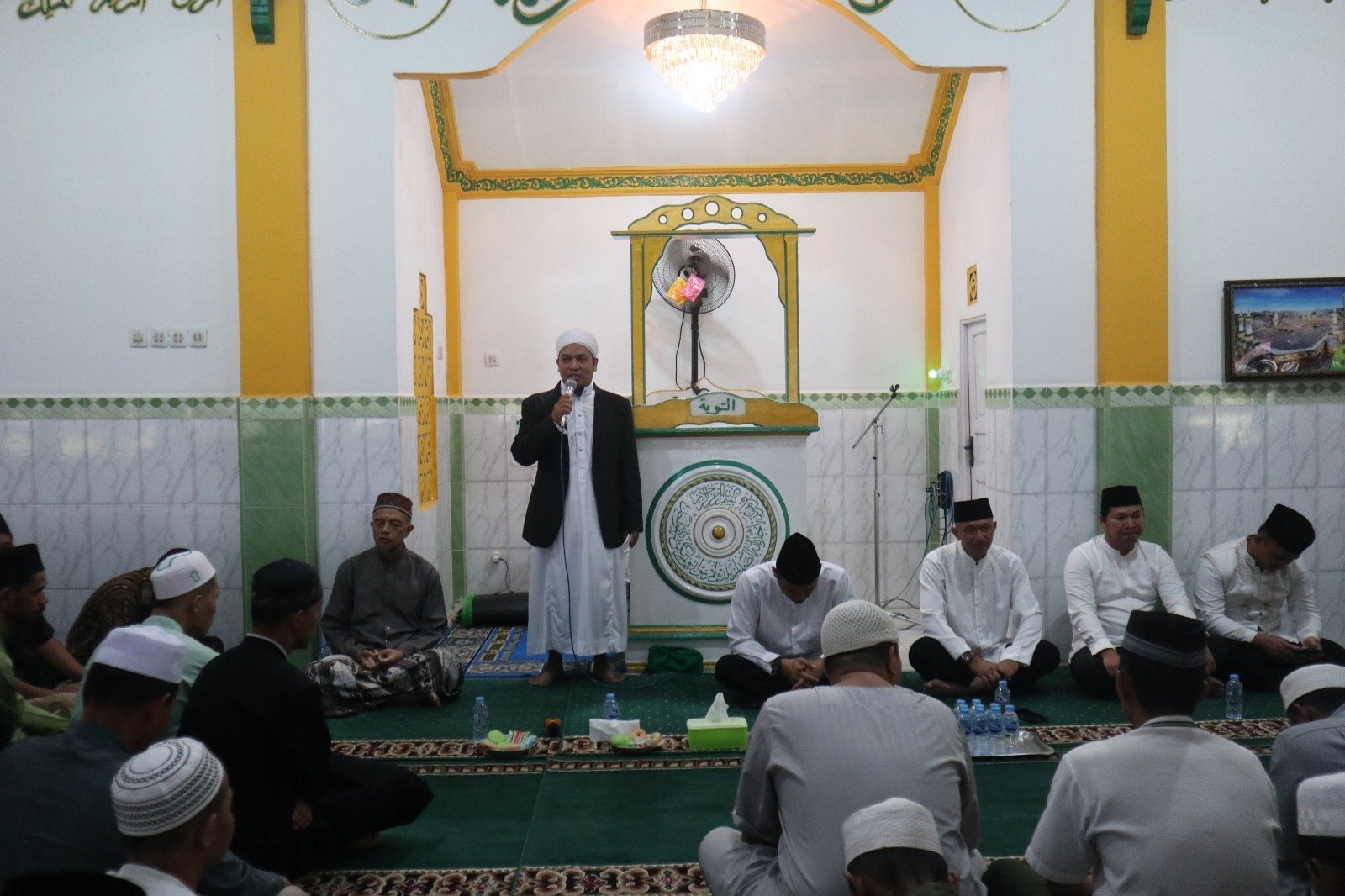 Ustad Muhammad Fairuz menyampaikan tausiyah di rtan kelas IIB Sambas